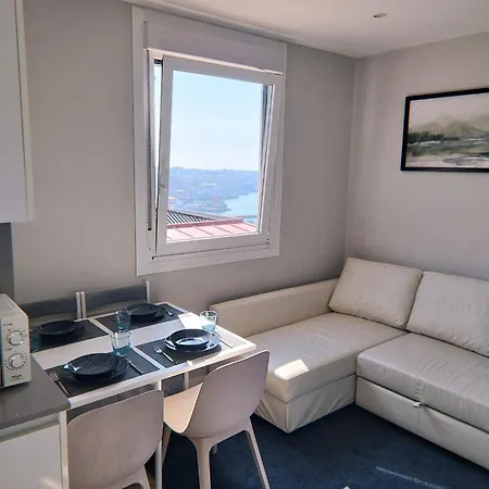 Atico 360º En El Centro De Con Terraza Y Vistas A Cies *